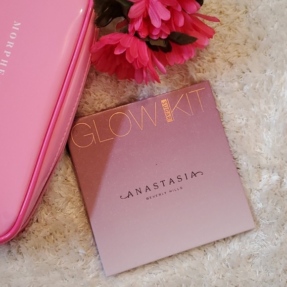 Anastasia Beverly Hills Other - Anastasia  Beverly Hills Glow sugar Kit highlights